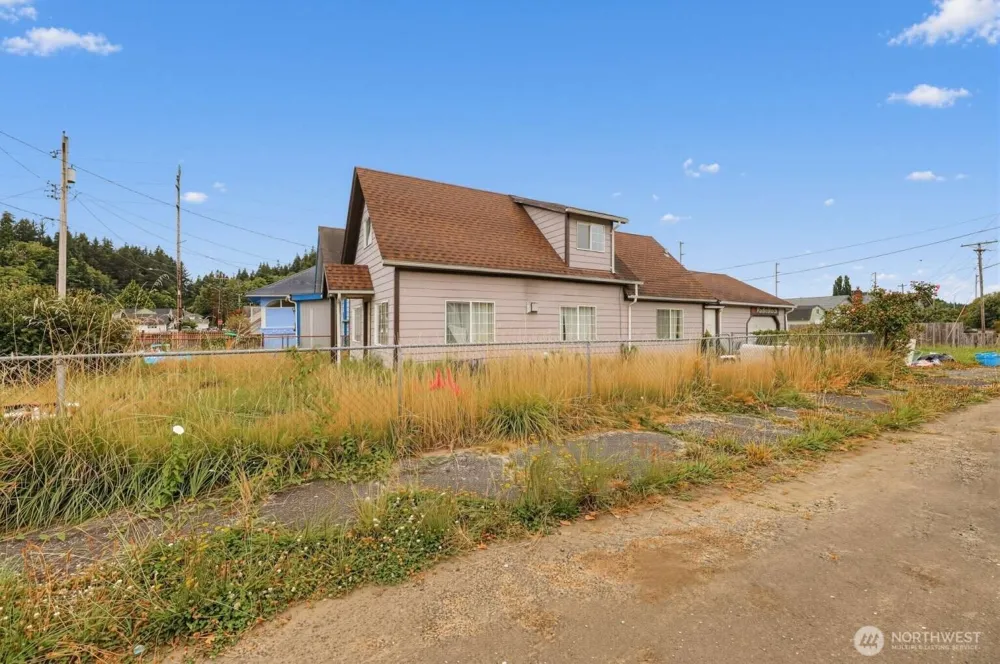 1025 Arnold Avenue Hoquiam, WA 98550