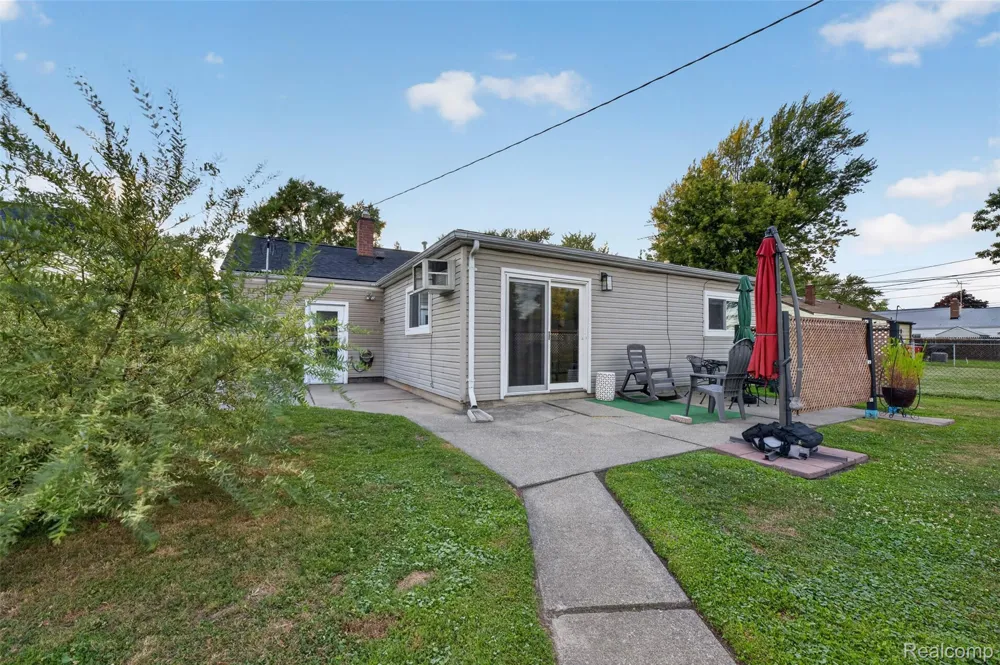 26596 Kathy Street Roseville City, MI 48066