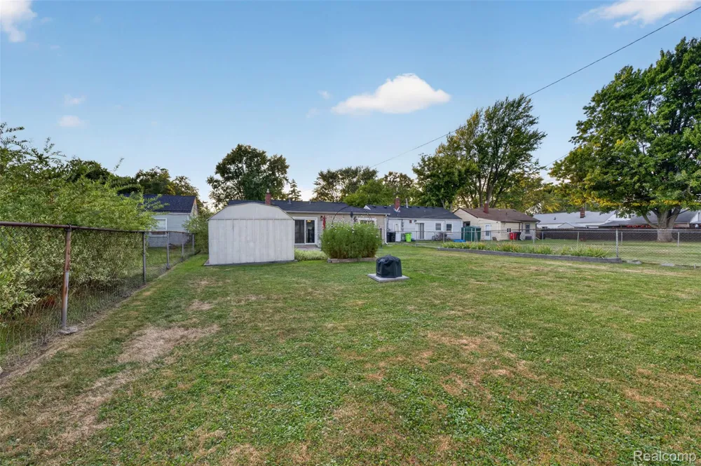 26596 Kathy Street Roseville City, MI 48066