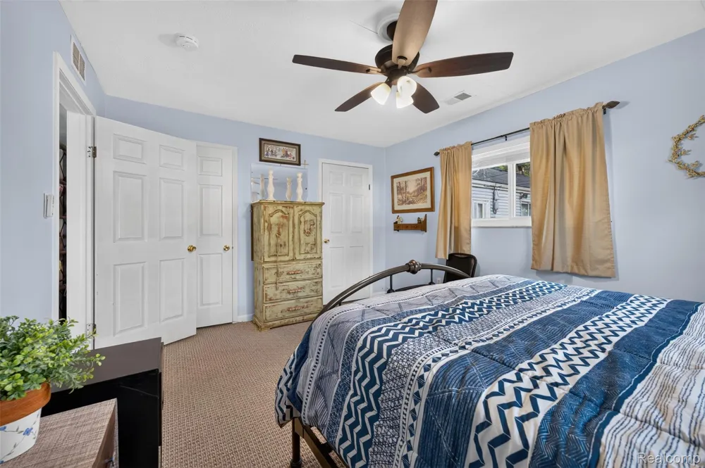 26596 Kathy Street Roseville City, MI 48066