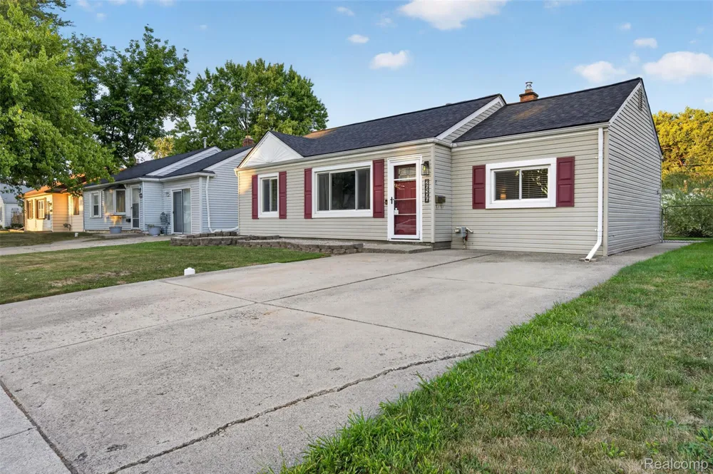 26596 Kathy Street Roseville City, MI 48066