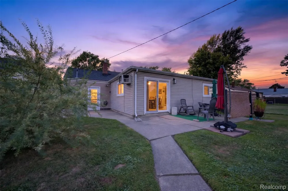 26596 Kathy Street Roseville City, MI 48066