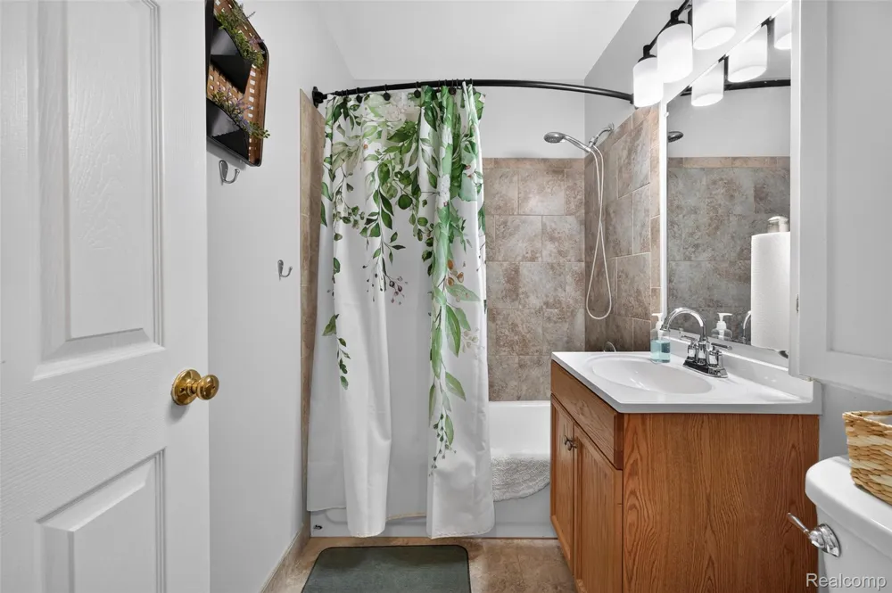 26596 Kathy Street Roseville City, MI 48066
