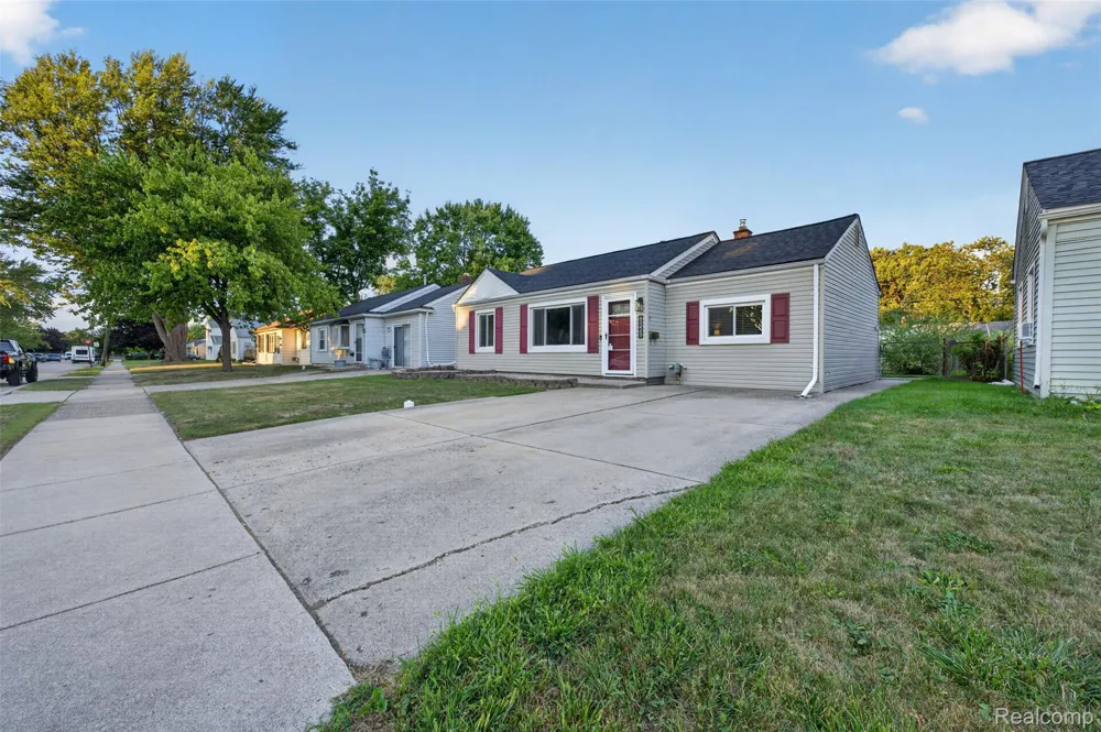 26596 Kathy Street Roseville City, MI 48066
