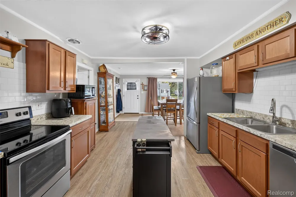 26596 Kathy Street Roseville City, MI 48066