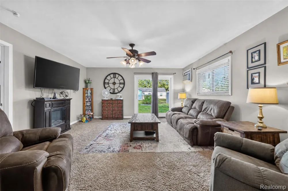 26596 Kathy Street Roseville City, MI 48066