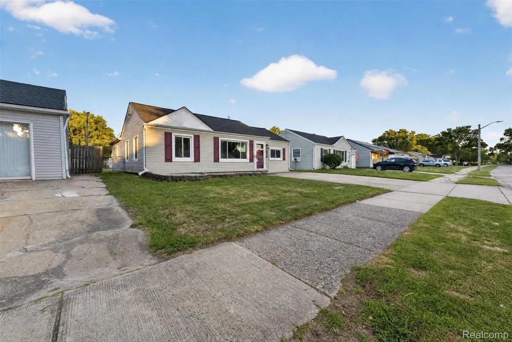 26596 Kathy Street Roseville City, MI 48066