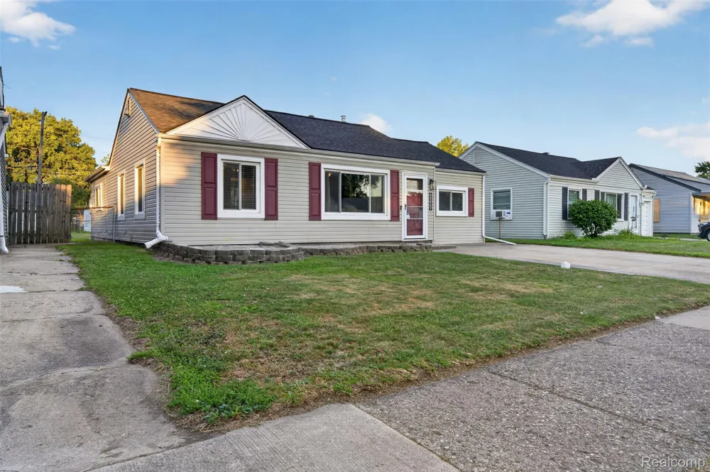 26596 Kathy Street Roseville City, MI 48066