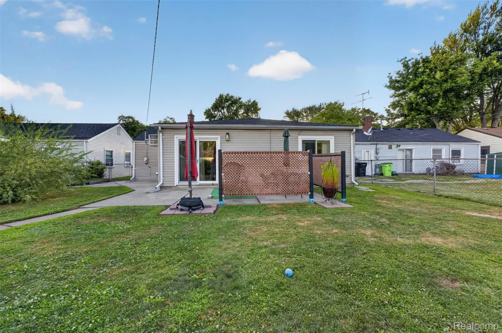 26596 Kathy Street Roseville City, MI 48066
