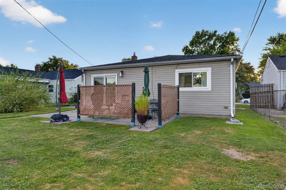 26596 Kathy Street Roseville City, MI 48066