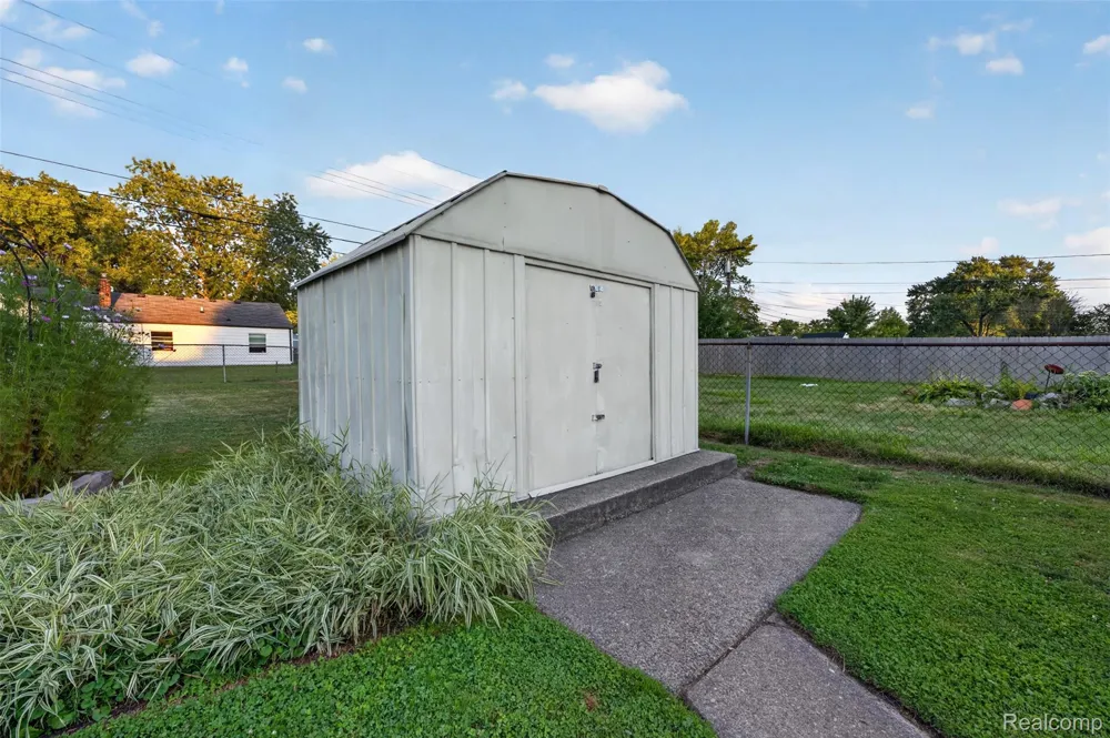 26596 Kathy Street Roseville City, MI 48066