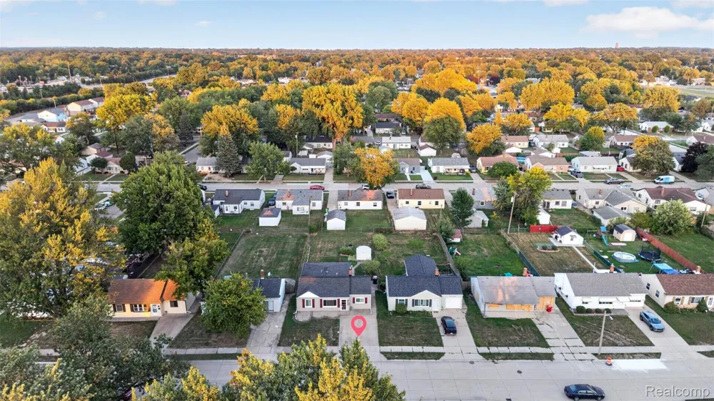 26596 Kathy Street Roseville City, MI 48066