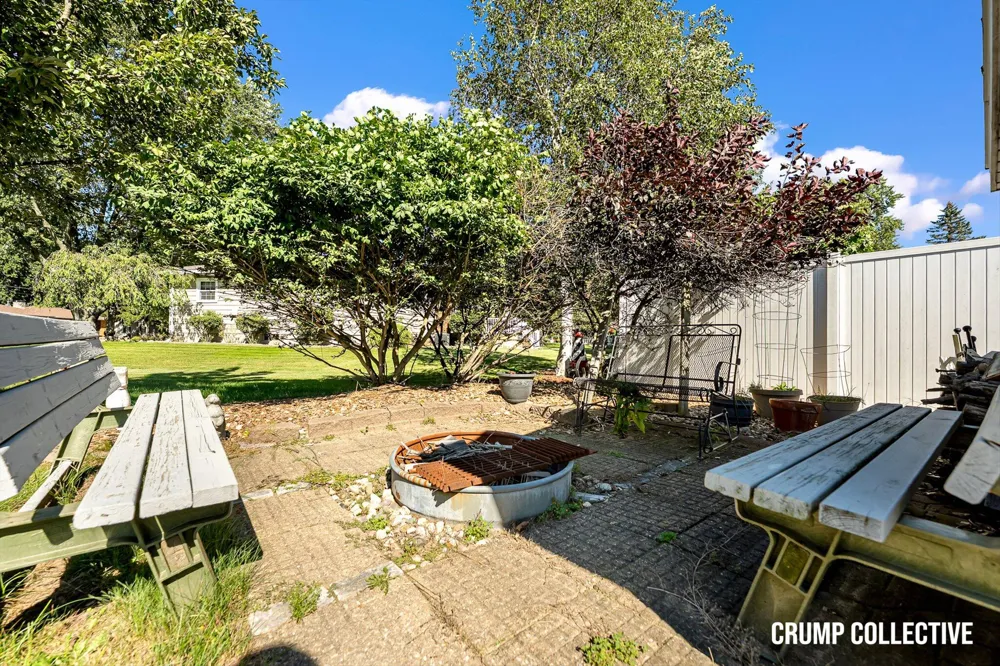 5010 Dorset Lane Norton Shores City, MI 49441