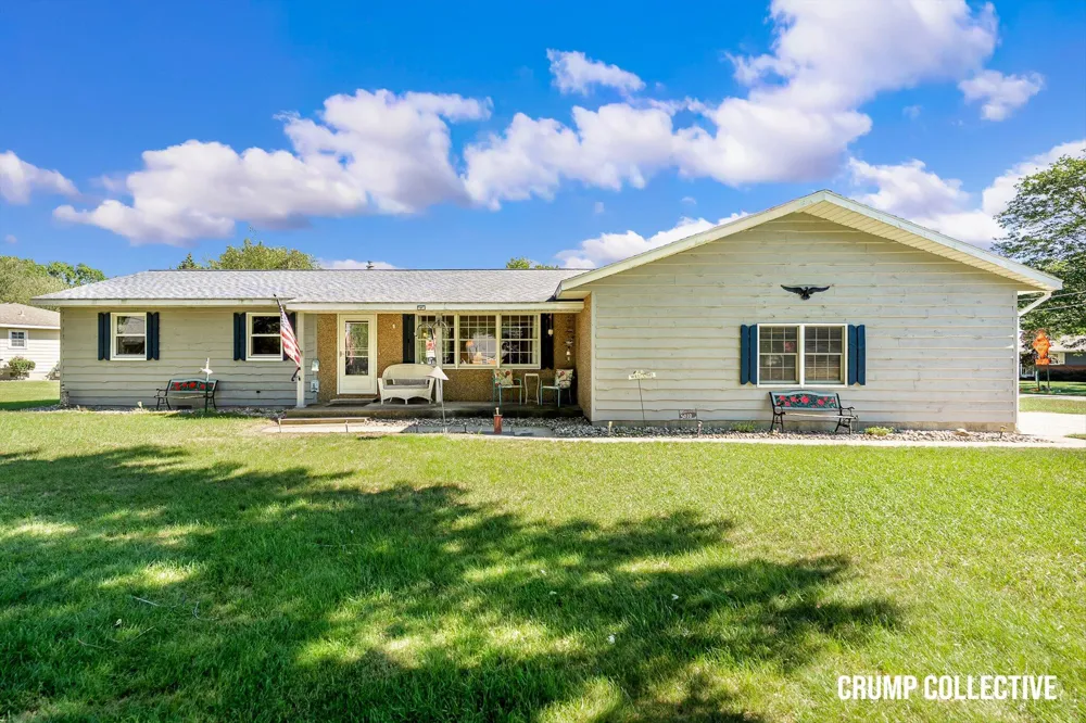 5010 Dorset Lane Norton Shores City, MI 49441