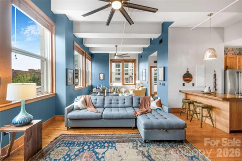 59 College Street #201