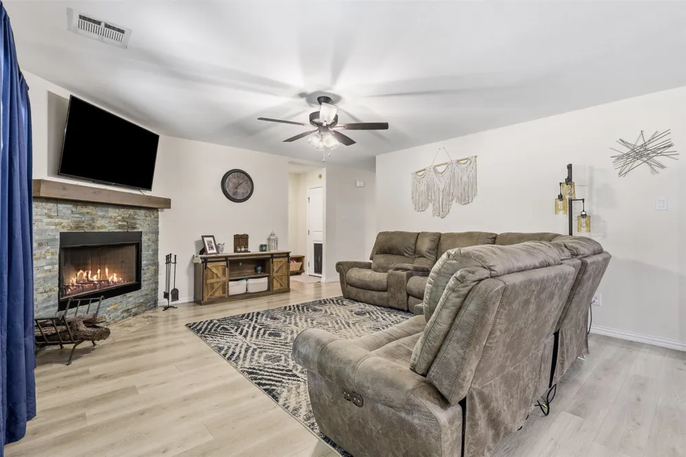 4100 Peak Road Granbury, TX 76048
