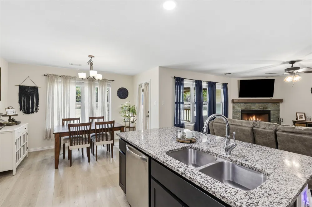 4100 Peak Road Granbury, TX 76048