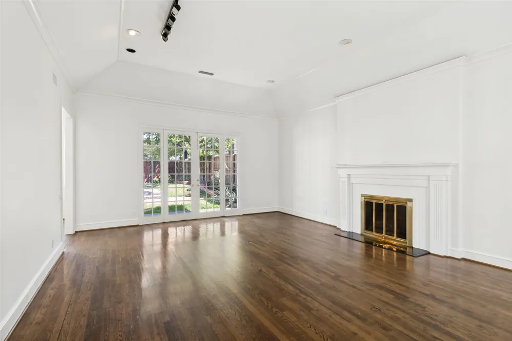 7739 SOUTHWESTERN BOULEVARD Dallas, TX 75225