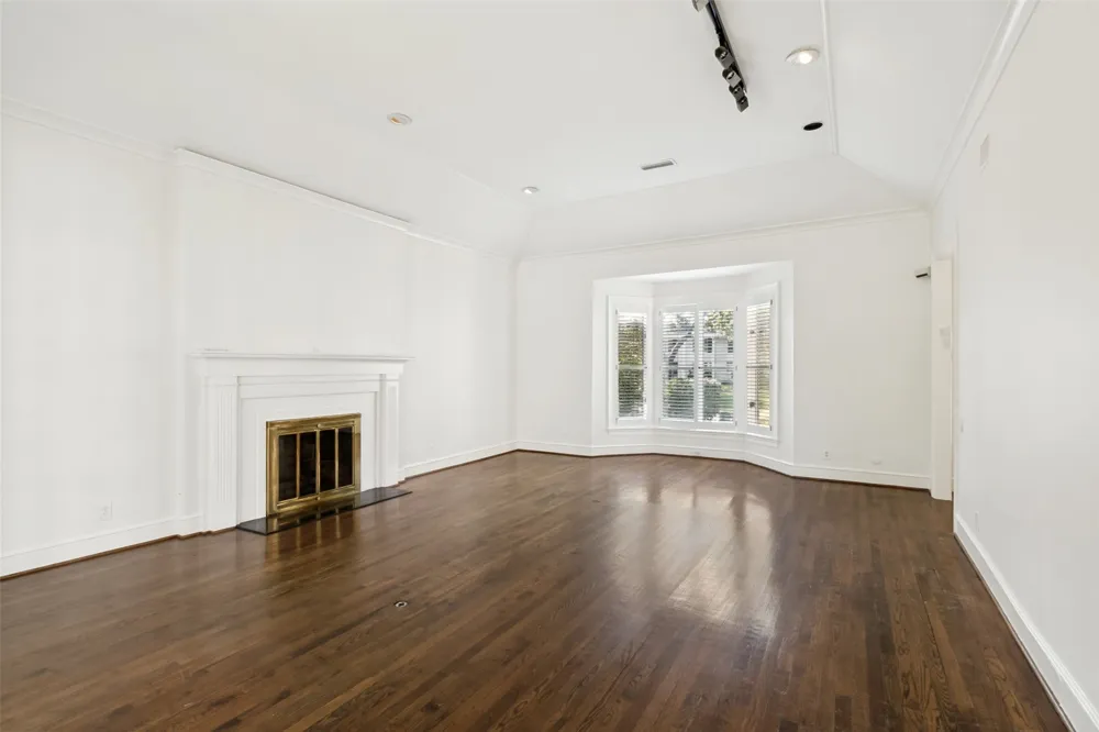 7739 SOUTHWESTERN BOULEVARD Dallas, TX 75225