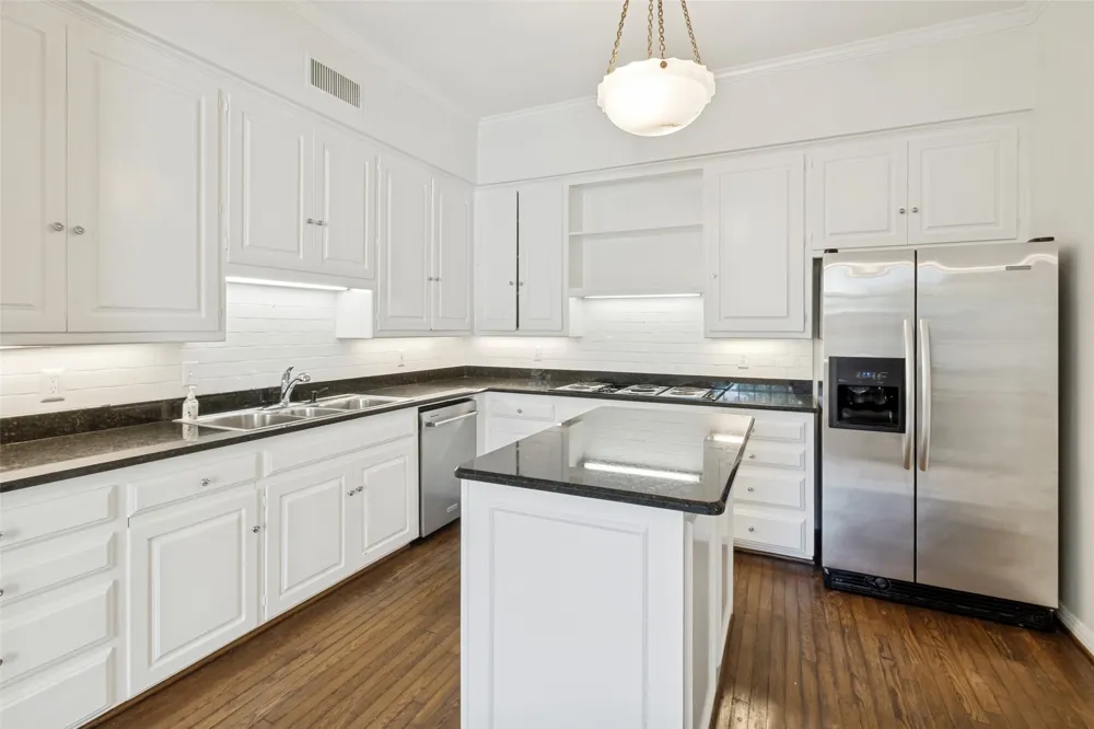 7739 SOUTHWESTERN BOULEVARD Dallas, TX 75225