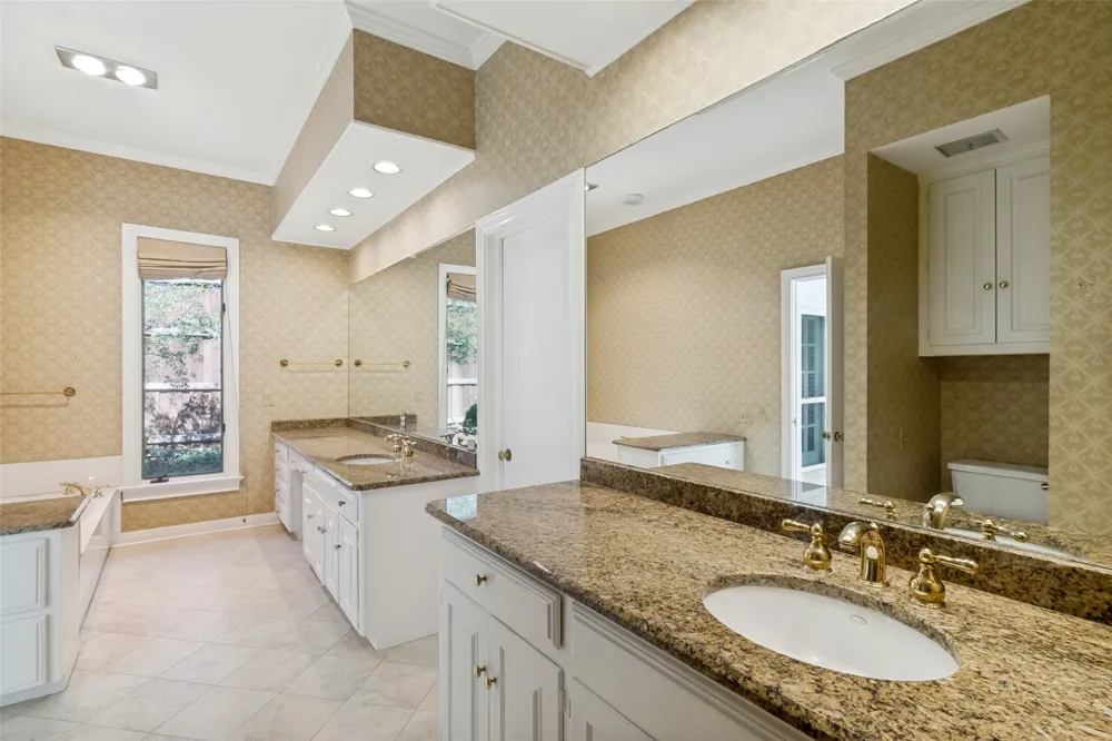 7739 SOUTHWESTERN BOULEVARD Dallas, TX 75225