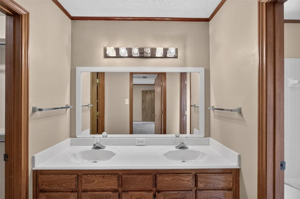 1217 Stonelake Drive Cleburne, TX 76033