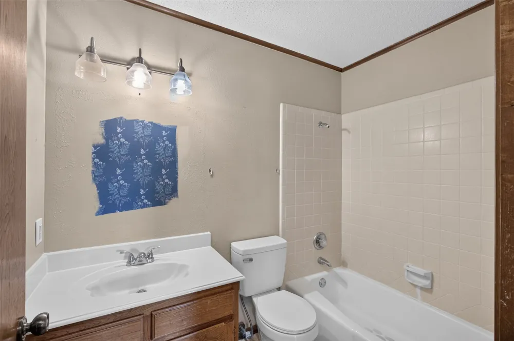 1217 Stonelake Drive Cleburne, TX 76033