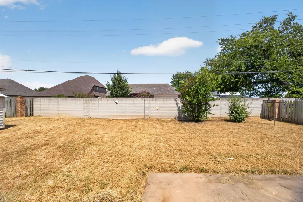 1217 Stonelake Drive Cleburne, TX 76033