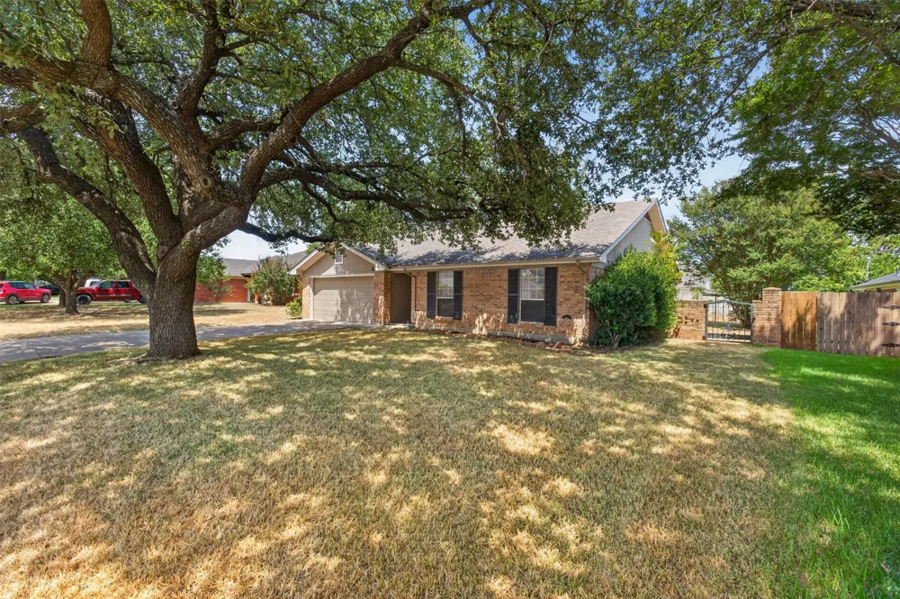 1217 Stonelake Drive Cleburne, TX 76033