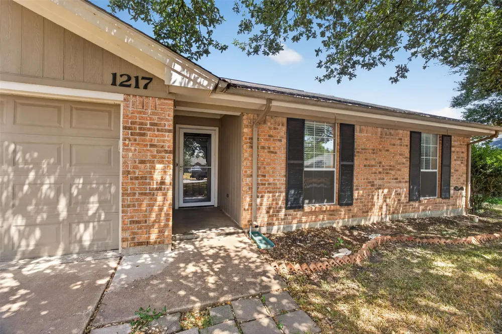 1217 Stonelake Drive Cleburne, TX 76033