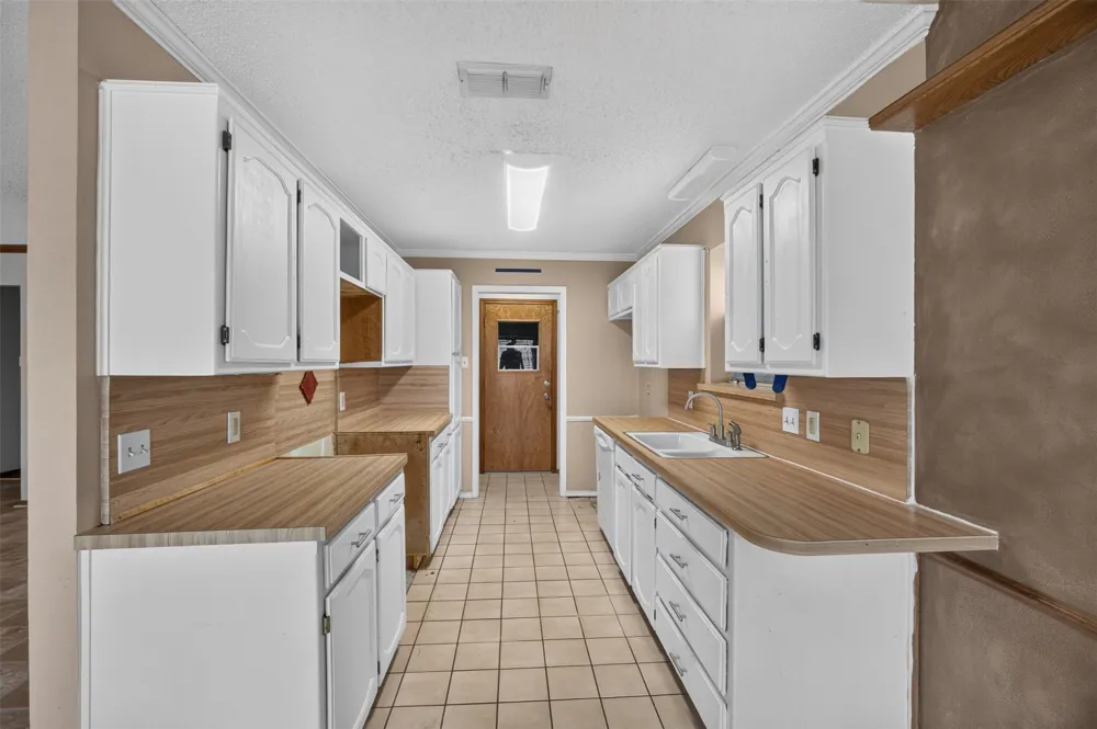 1217 Stonelake Drive Cleburne, TX 76033