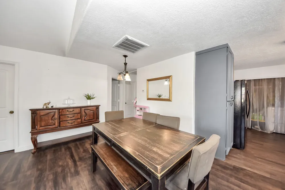 271 Trails End Drive Cleveland, TX 77328