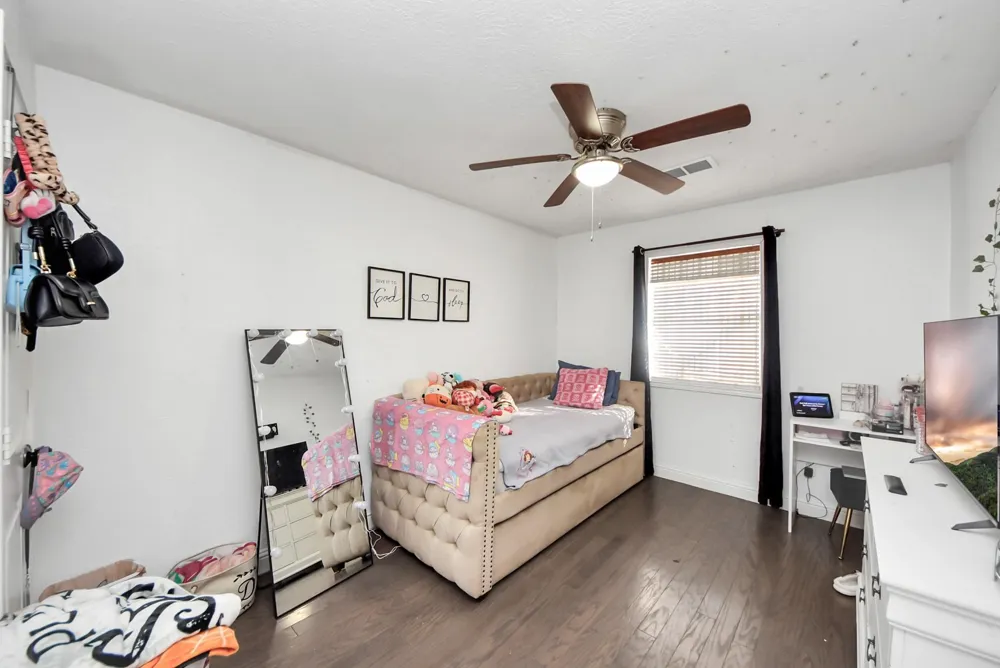 271 Trails End Drive Cleveland, TX 77328