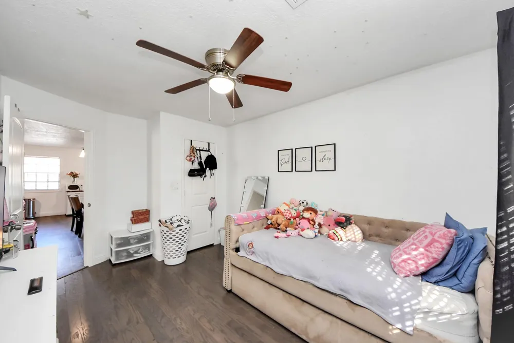 271 Trails End Drive Cleveland, TX 77328