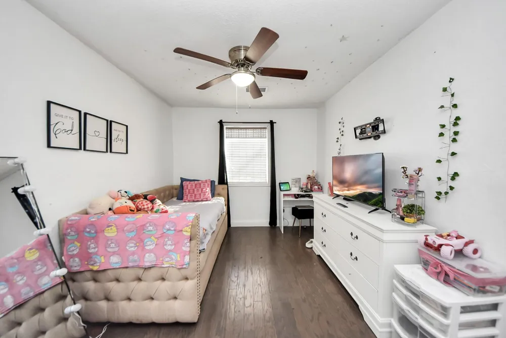 271 Trails End Drive Cleveland, TX 77328
