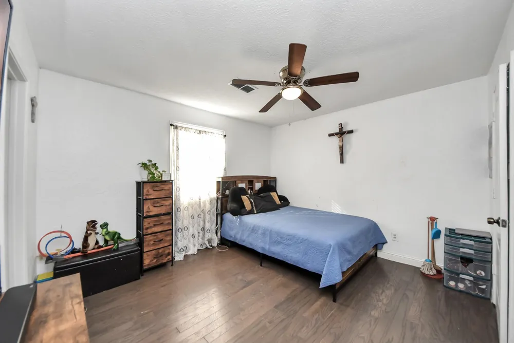 271 Trails End Drive Cleveland, TX 77328