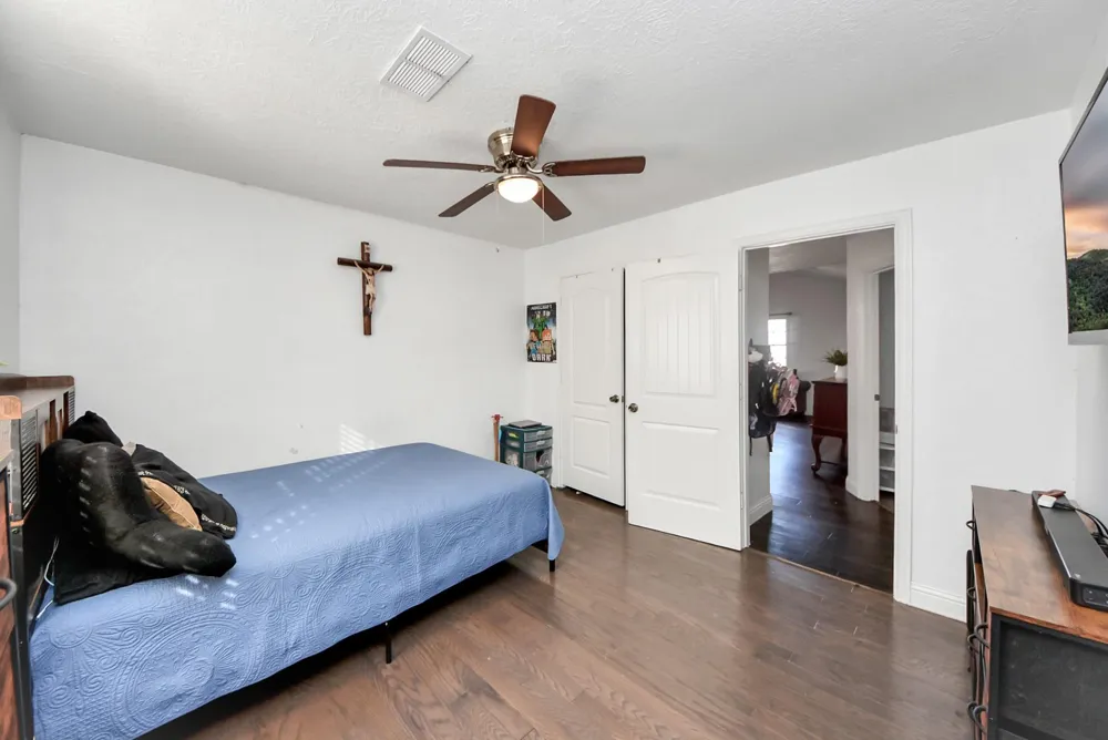 271 Trails End Drive Cleveland, TX 77328
