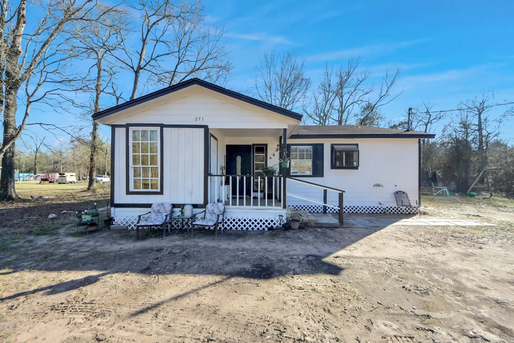 271 Trails End Drive Cleveland, TX 77328
