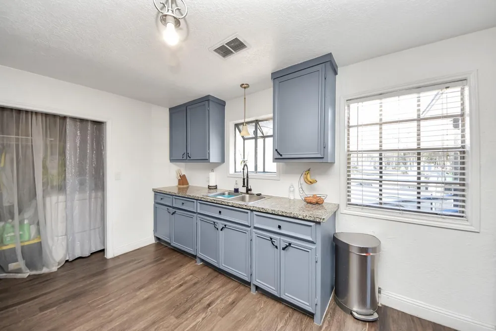 271 Trails End Drive Cleveland, TX 77328