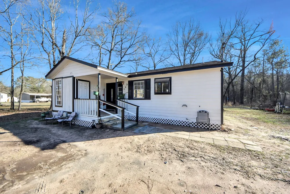 271 Trails End Drive Cleveland, TX 77328