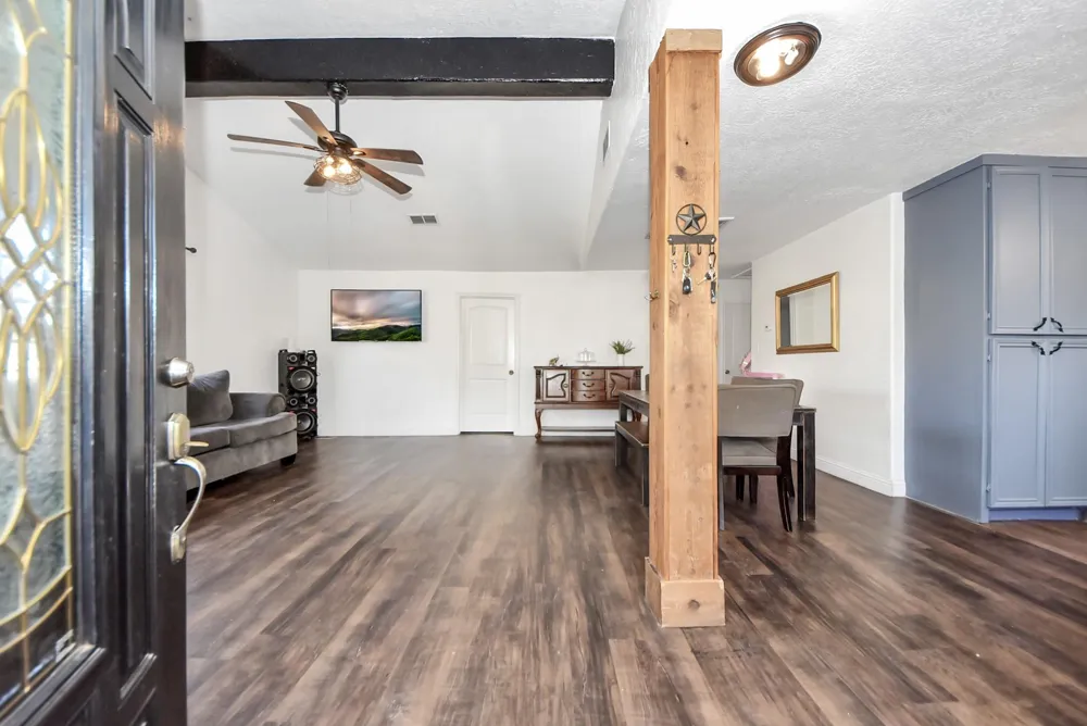 271 Trails End Drive Cleveland, TX 77328