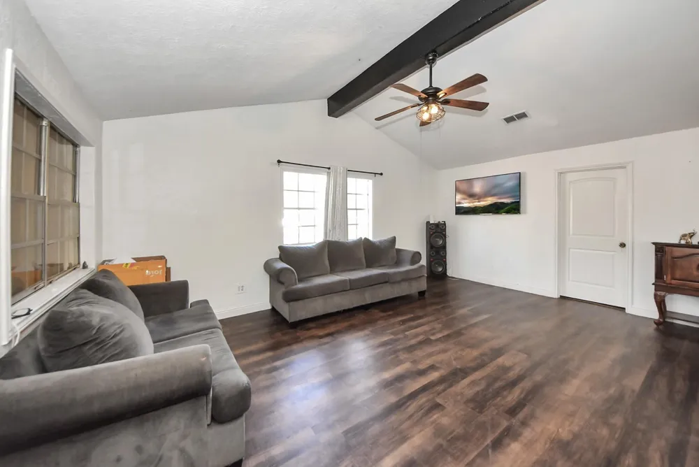 271 Trails End Drive Cleveland, TX 77328