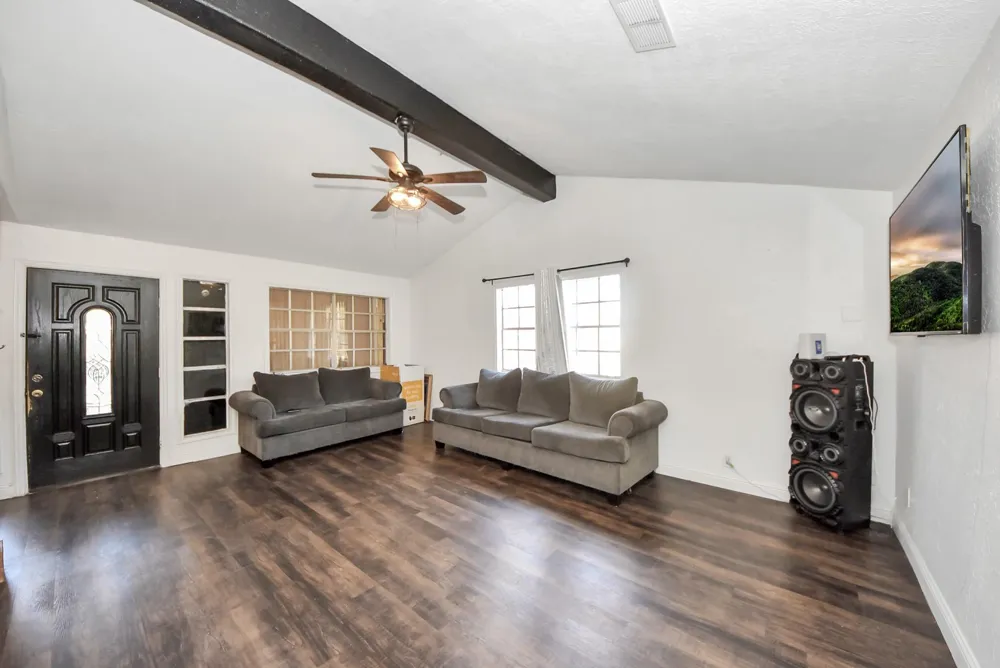 271 Trails End Drive Cleveland, TX 77328