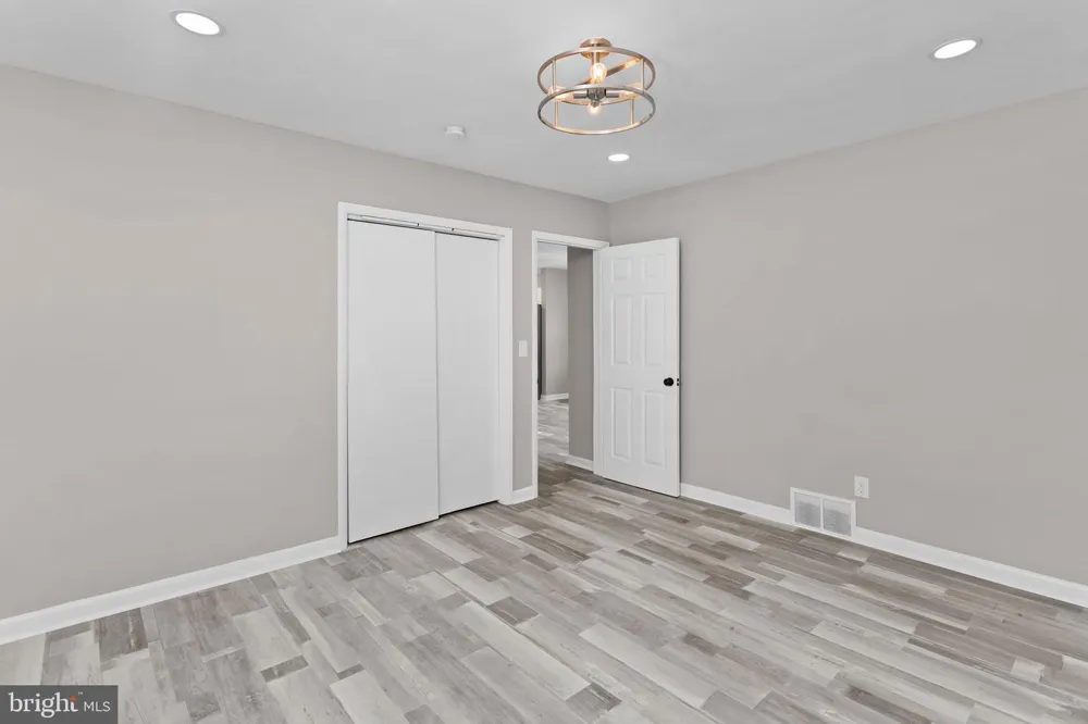 121 MCCLELLAN AVENUE Hamilton, NJ 08610