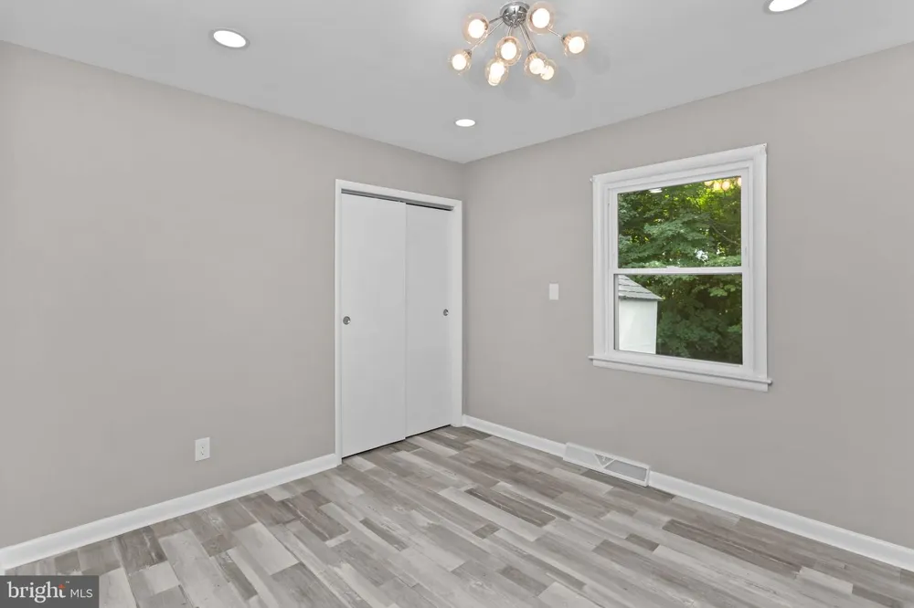 121 MCCLELLAN AVENUE Hamilton, NJ 08610
