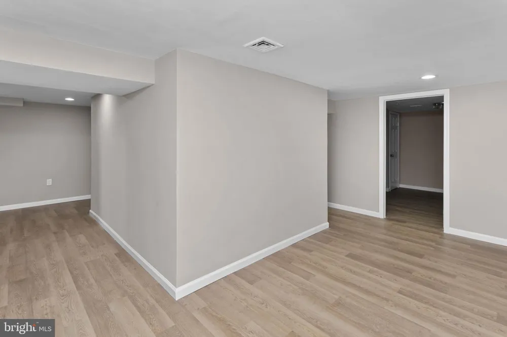 121 MCCLELLAN AVENUE Hamilton, NJ 08610