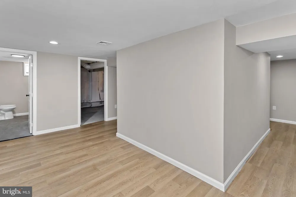 121 MCCLELLAN AVENUE Hamilton, NJ 08610