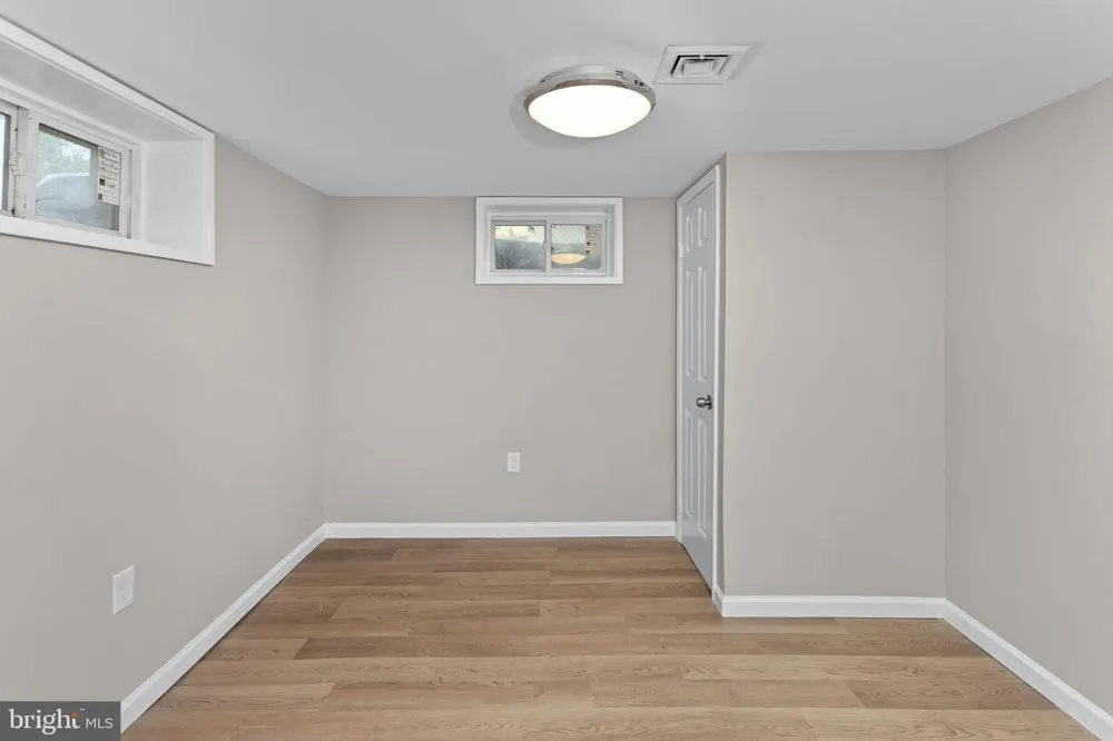 121 MCCLELLAN AVENUE Hamilton, NJ 08610