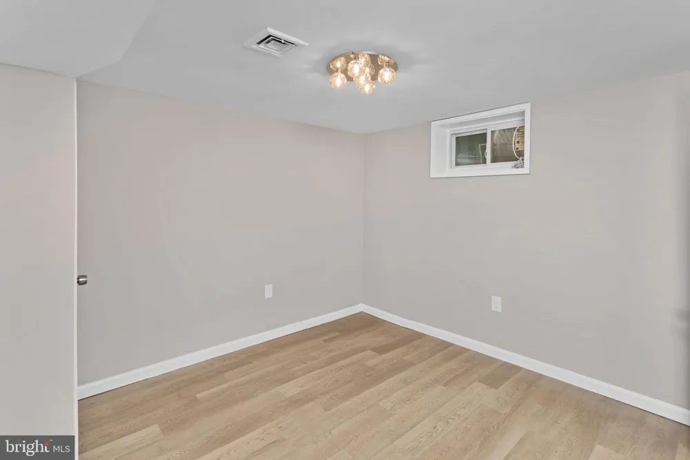 121 MCCLELLAN AVENUE Hamilton, NJ 08610