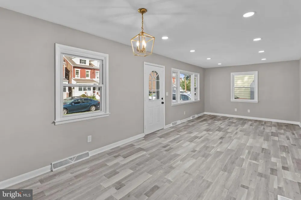 121 MCCLELLAN AVENUE Hamilton, NJ 08610